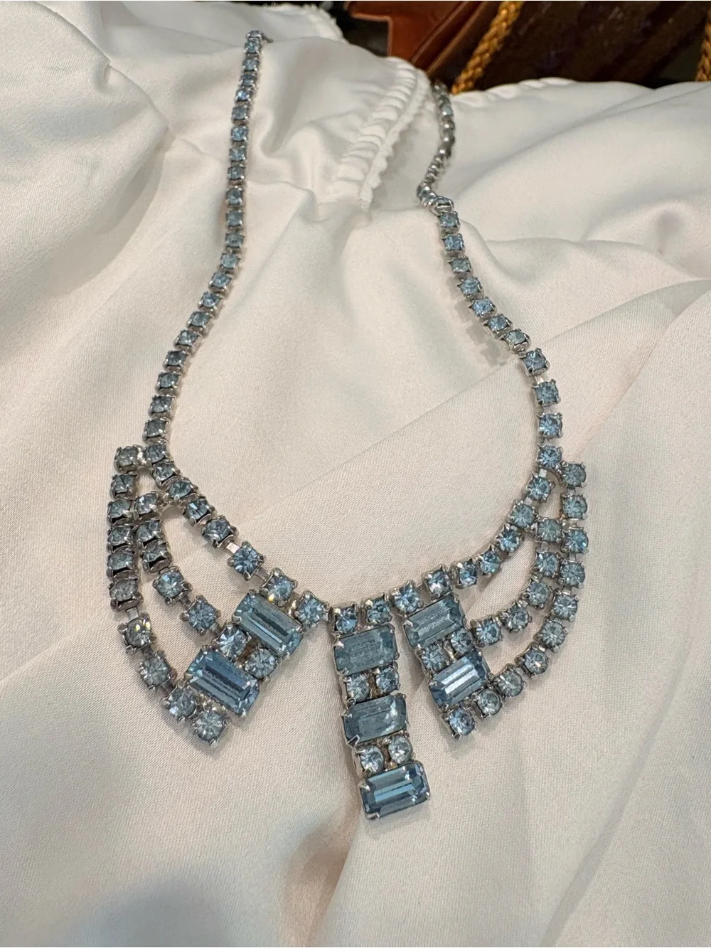 Vintage Art Deco Aquamarine Blue Rhinestone Necklace 15”
